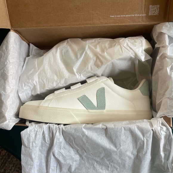 BNIB Veja Recife Chromefree
Leather White Matcha Shoes Size 40 - Picture 4 of 6
